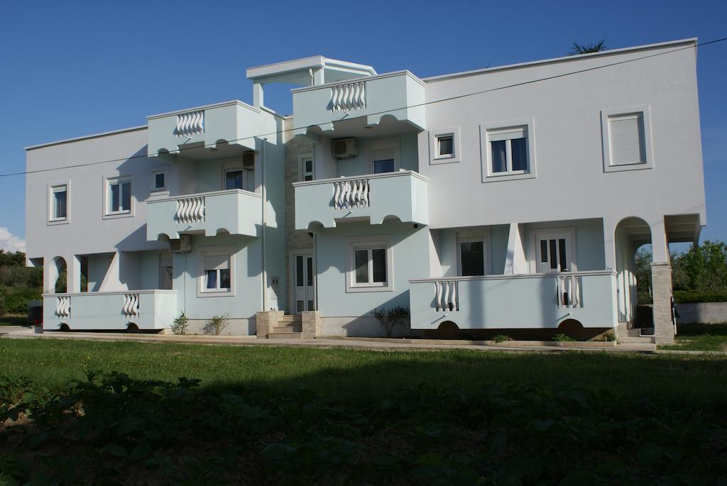 Apartments Toka Petrcane Exterior photo